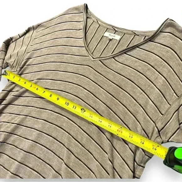 Madewell Long Sleeve Stripe Pattern V-neck Beige Relaxed Fit High-Low Anthem Tee - Picture 13 of 16